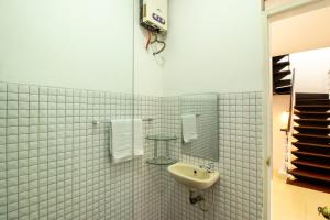 a bathroom with a sink and a glass shower at VILLA KELUARGA Syariah Resor Dago Pakar Bandung - View Bukit in Bandung