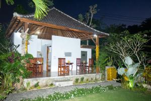 Kurnia Guest House & Spa外面的花园