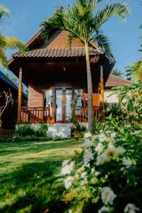 Kurnia Guest House & Spa外面的花园