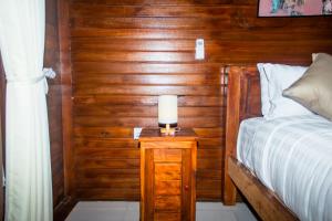 Kurnia Guest House & Spa客房内的一张或多张床位
