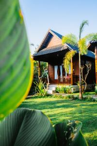 Kurnia Guest House & Spa外面的花园