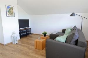 a living room with a couch and a table at Ferienwohnung "Casa El Aberle" Modern eingerichtet in schöner Lage mit Parkplatz in Stockach