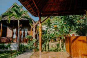 Kurnia Guest House & Spa外面的花园