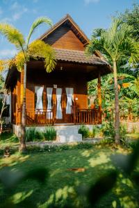 Kurnia Guest House & Spa外面的花园