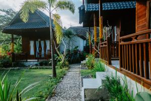 Kurnia Guest House & Spa外面的花园