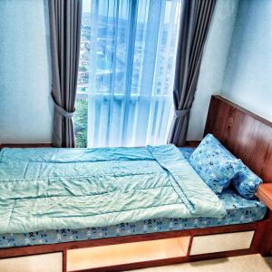 Postel nebo postele na pokoji v ubytování SLEPTOPIA at Formosa Residence - Best Cozy Premium Big Unit in Nagoya Jodoh + 16 fotografií