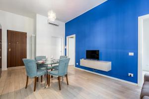 Televízia a/alebo spoločenská miestnosť v ubytovaní Milano Central Station Renovated APT