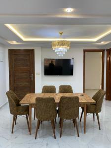 Televisyen dan/atau pusat hiburan di Lux Nador Appartement Juste Pour Les Familles