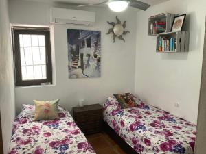 Postel nebo postele na pokoji v ubytování Mijas Pueblo Cosy Townhouse, sleeps 4