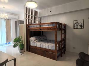 a bedroom with a bunk bed in a room at Myna A in Nasugbu