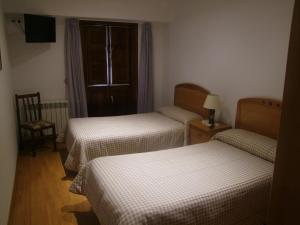 A bed or beds in a room at Pension Gades