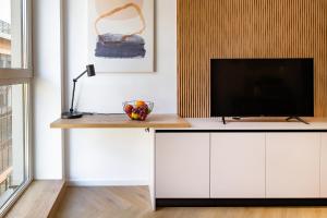 Televízia a/alebo spoločenská miestnosť v ubytovaní Hillside7 Micro-Apartment 16