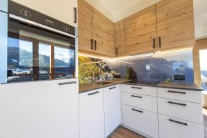 Kuchyňa alebo kuchynka v ubytovaní Luech da Perteut - Panorama and Wellness