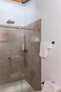 Koupelna v ubytování Agradable cabaña cafetera con jacuzzi a 12 min del centro de pereira
