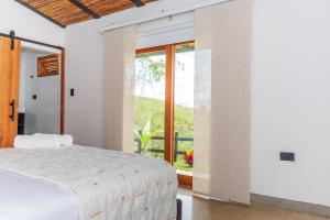 Postel nebo postele na pokoji v ubytování Agradable cabaña cafetera con jacuzzi a 12 min del centro de pereira