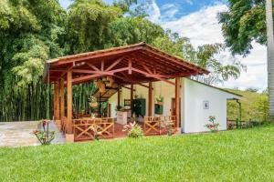 Zahrada ubytování Agradable cabaña cafetera con jacuzzi a 12 min del centro de pereira