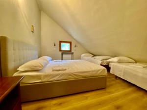 a bedroom with two beds in a attic at Villa sul Lago di Campotosto in Campotosto