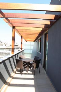 The J Hotel & Spa tesisinde bir balkon veya teras