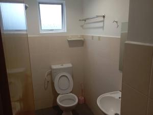 Koupelna v ubytování CH Budget Hotel + 4 fotografie