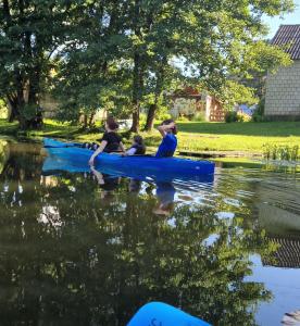 Widok na rzekę nieopodal tego domu wakacyjnego