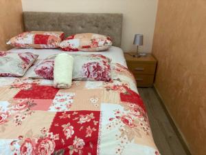 a bedroom with a bed with red and white pillows at STAN NA DAN-LOZNICA 2 in Loznica