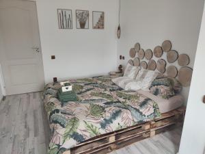 a bedroom with a bed with a bunch of logs at Cabana La Cassian in Vulcan