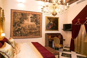 TV a/nebo společenská místnost v ubytování Hotel Ateneo Sevilla