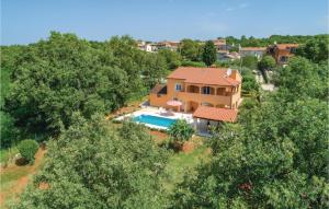 an aerial view of a house with a swimming pool at Lovely Home In Sv,lovrec With Kitchen in Stifanići