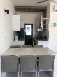 a kitchen with a large table and chairs at NUEVO Depto vista al mar. in Boca del Río