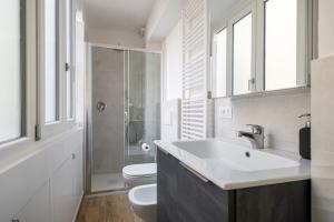 A bathroom at Bologna Suite Centre City Még 18 kép