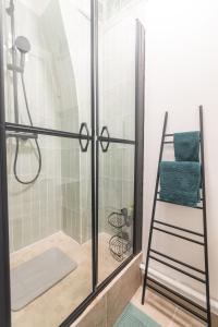 A bathroom at Cosy et comfort studio équipé à Clichy 5 min Métro
