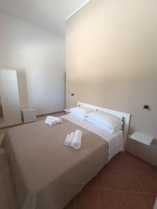 a bedroom with a large bed with towels on it at Bed & Breakfast Ilary in Marsala