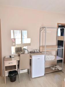 a room with a desk and a bunk bed at Guest House Dimitrije in Niška Banja