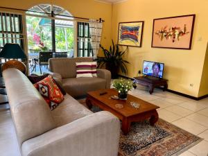 a living room with a couch and a coffee table at Akka in Meerzorg