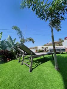 Vonkajšia záhrada v ubytovaní Casa con piscina y jardín con vistas al mar