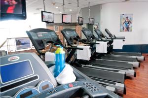 Fitness centrum a/nebo fitness zařízení v ubytování Leonardo Hotel Negev