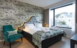 Cama ou camas em um quarto em Thon Hotel Fosnavåg