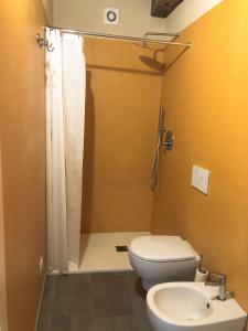 A bathroom at Agriturismo Cascina Cornelli