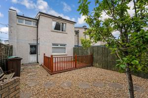 a house with a fence and a gate at Centrally Situated 1 Bedroom House in Cumbernauld in Cumbernauld