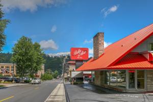 an empty street in a town with a coca cola sign at Belle Aire Motel - Downtown Convention Center - Gatlinburg in Gatlinburg