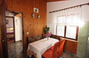 Posedenie v ubytovaní Family friendly seaside apartments Arbanija, Ciovo - 5220