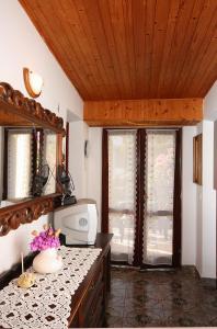Kúpeľňa v ubytovaní Family friendly seaside apartments Arbanija, Ciovo - 5220