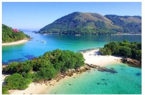 an island in the middle of a body of water at Flat Camorim em Angra dos Reis/RJ. in Angra dos Reis