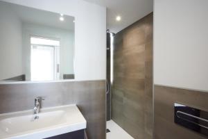 Łazienka w obiekcie Bright & Modern 2 Bedroom Apartment 300m to the Beach - Marbella