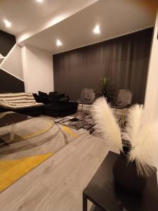 Khu vực ghế ngồi tại Black Pearl Luxury Apartments