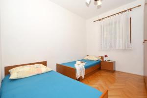 Postel nebo postele na pokoji v ubytování Apartments with parking spaces Arbanija, Ciovo - 5228