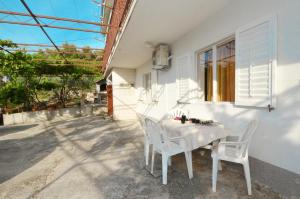 Balkón nebo terasa v ubytování Apartments with parking spaces Arbanija, Ciovo - 5228
