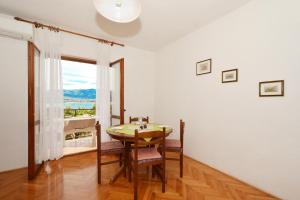 Fotografie z fotogalerie ubytování Apartments with parking spaces Arbanija, Ciovo - 5228 v Trogiru