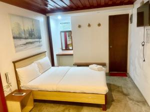 Tempat tidur dalam kamar di Marion Hotel