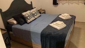 Posteľ alebo postele v izbe v ubytovaní Villa Matilde Modern 2 Bedroom Apartment Close to Beach